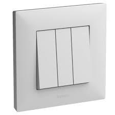 Legrand - LEGRAND 768103 RAVENTİ BEYAZ ÜÇLÜ ANAHTAR 3414971104549 (ÇERÇEVESİZ)